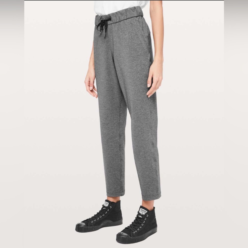 Lululemon On The Fly Pant in Heathered Black